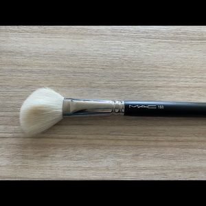 MAC Cosmetics 168 ángel brush